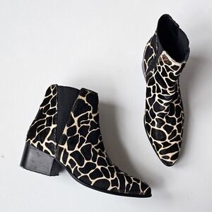 Urban Outfitters Giraffe Print Calf Hair Ankle Boots Size 37 Animal Print Bootie